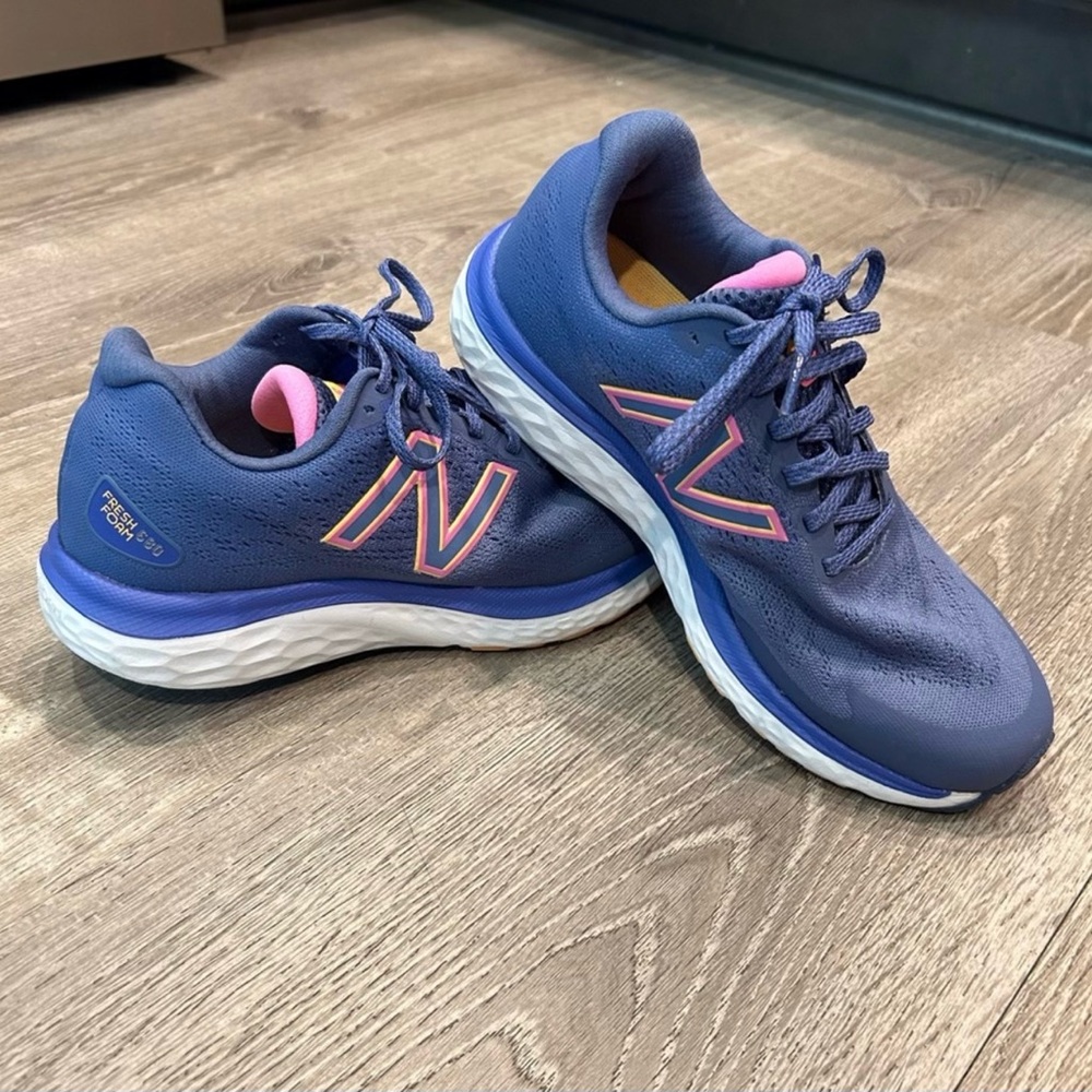 Woman’s New Balance Sneakers